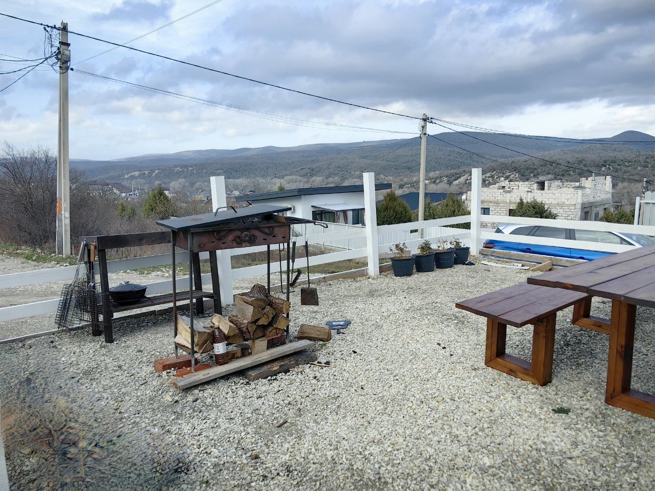 Двор с мангалом